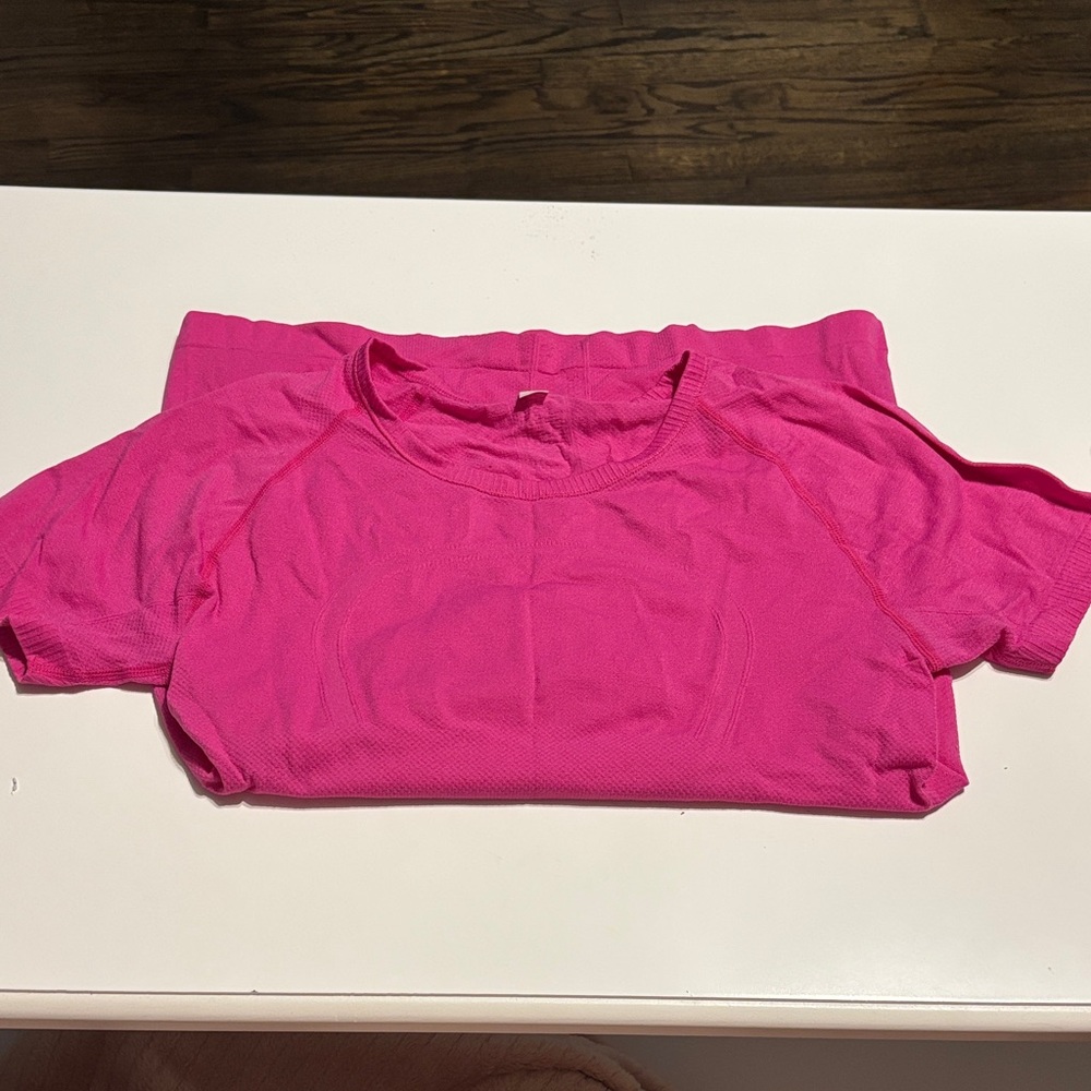Lulu tight fit short sleeve